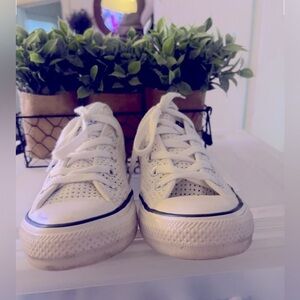 NWOB ALL STAR CHUCK TAYLOR  CONVERSE SNEAKERS 🌺